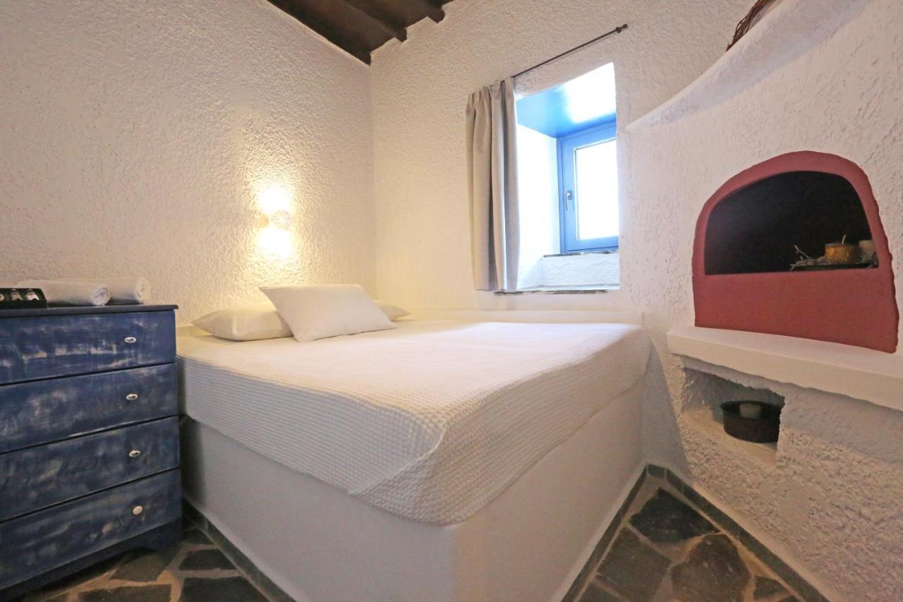 Le petit château Ano Syros Exterior foto