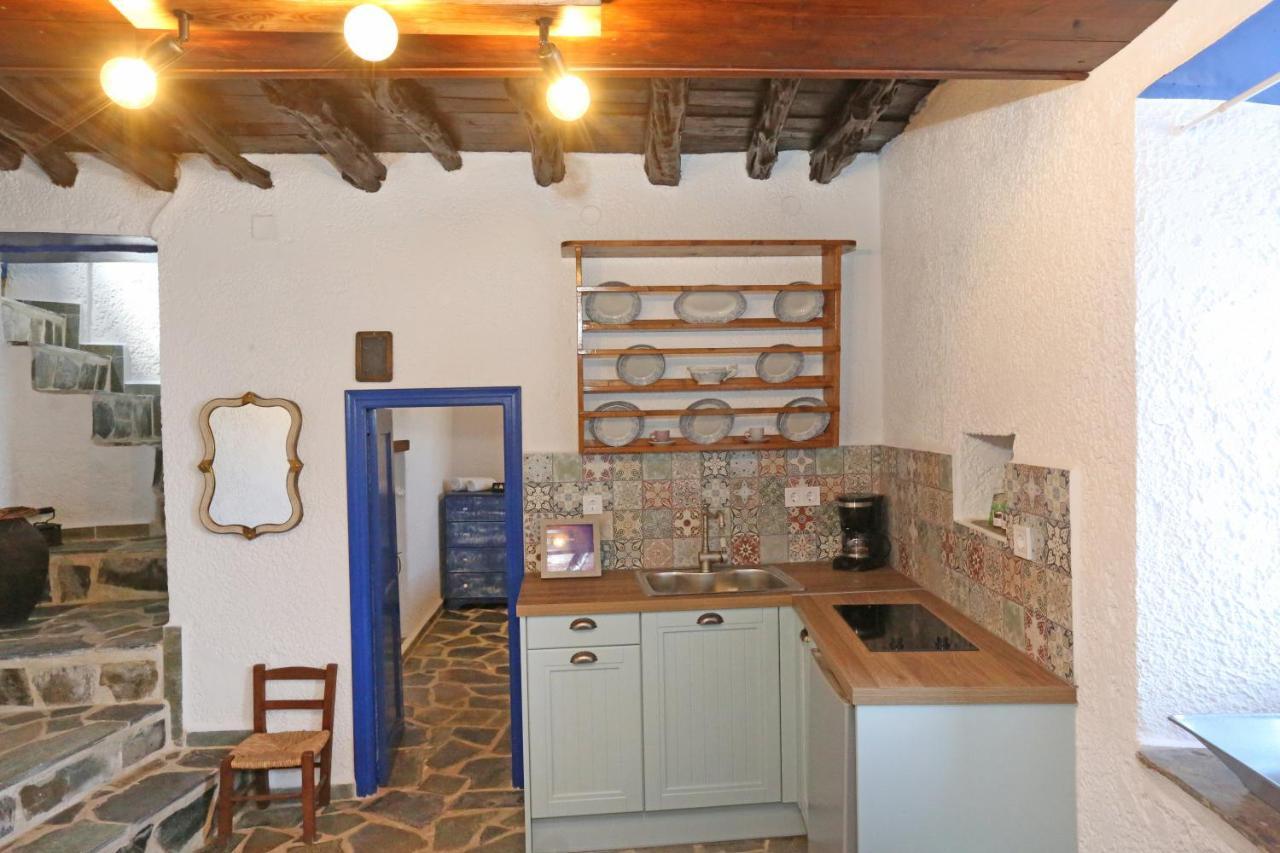 Le petit château Ano Syros Exterior foto