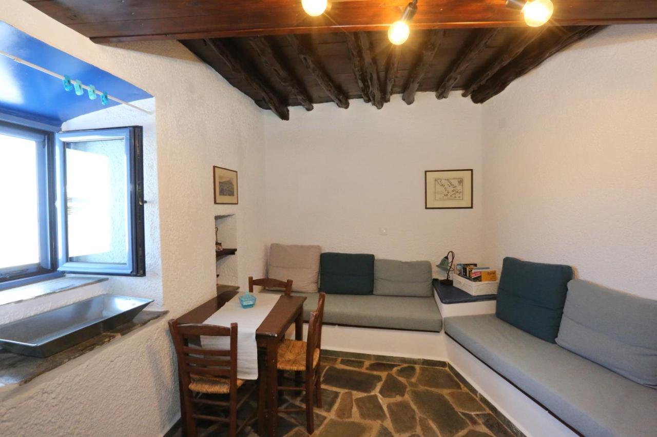 Le petit château Ano Syros Exterior foto