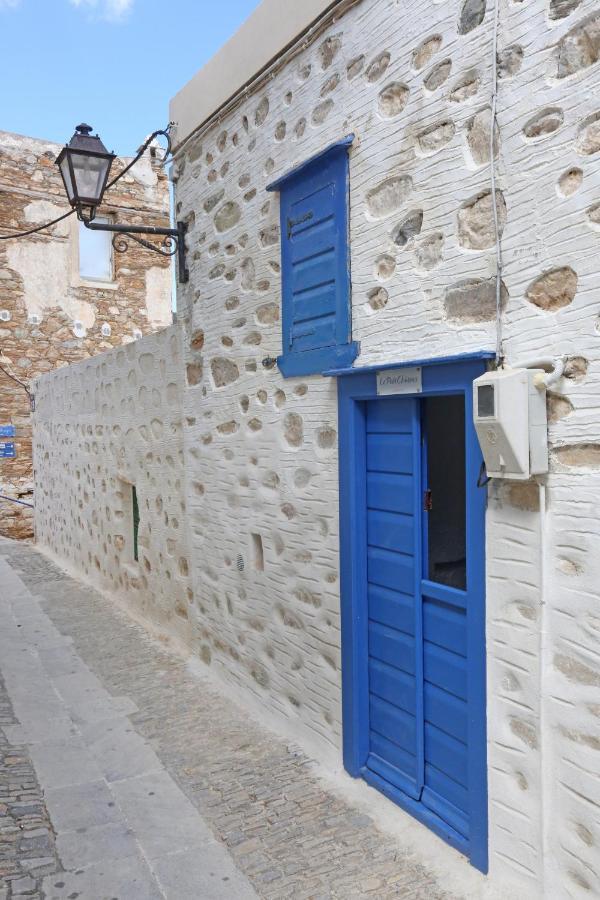 Le petit château Ano Syros Exterior foto