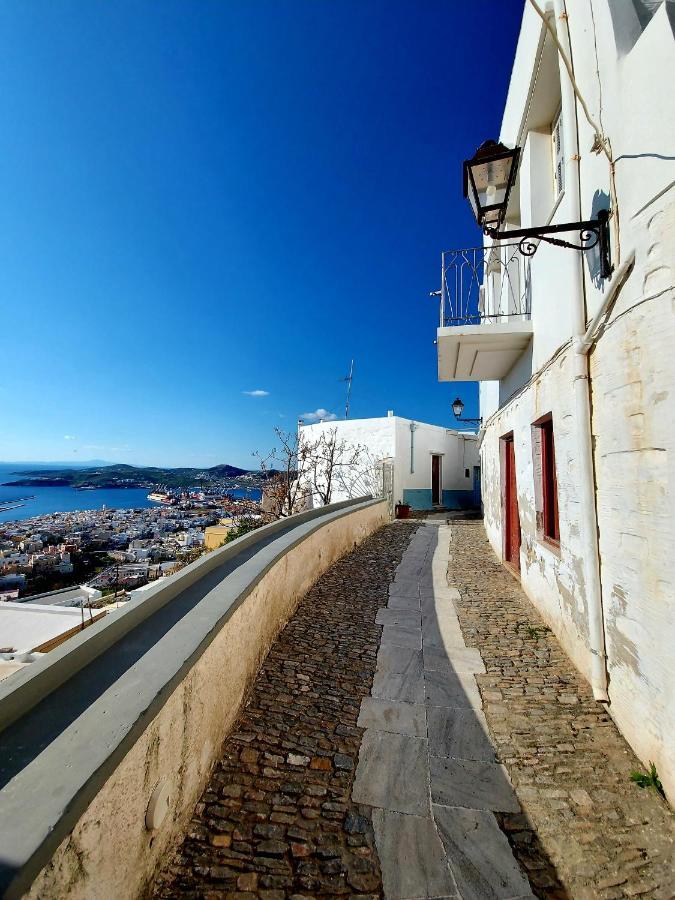 Le petit château Ano Syros Exterior foto