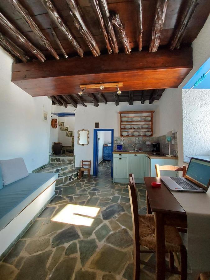 Le petit château Ano Syros Exterior foto