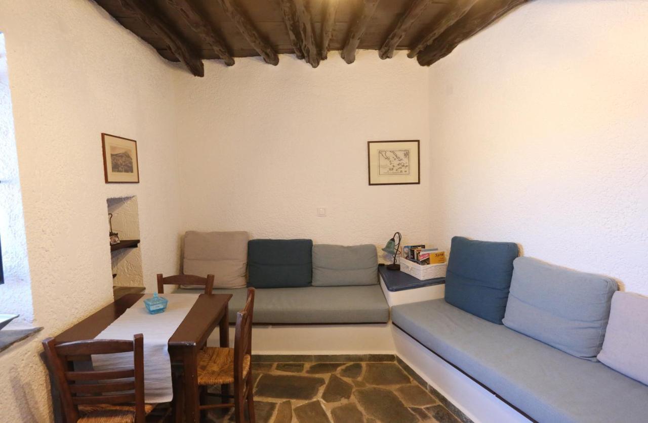 Le petit château Ano Syros Exterior foto