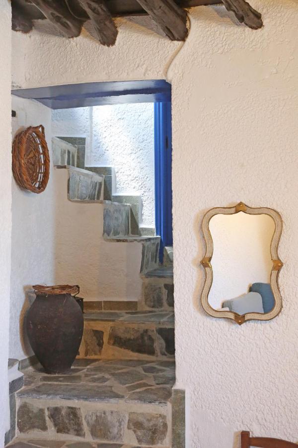Le petit château Ano Syros Exterior foto