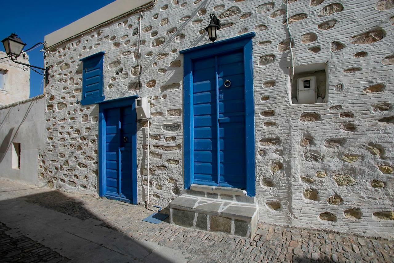 Le petit château Ano Syros Exterior foto
